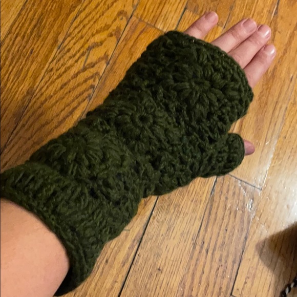 Gloves - Picture 3 of 4